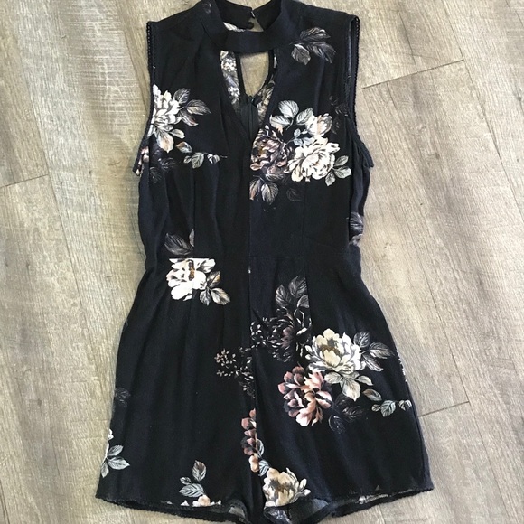 Kendall & Kylie Pants - Kendall + Kylie floral jumper/romper size Small